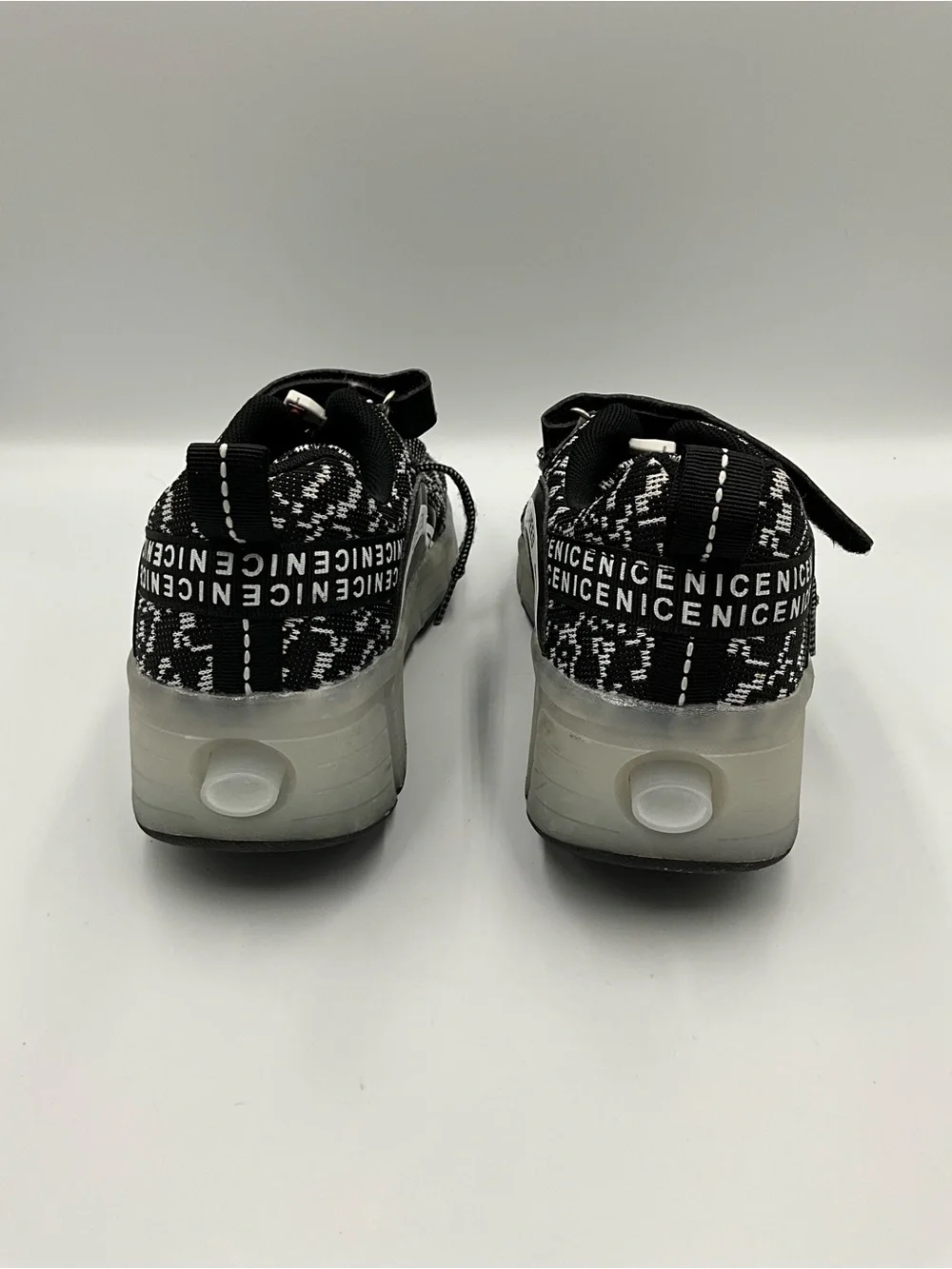 Kids Roller Skate Shoes Size 6.5 (39) Black & White Light-Up Sneakers
